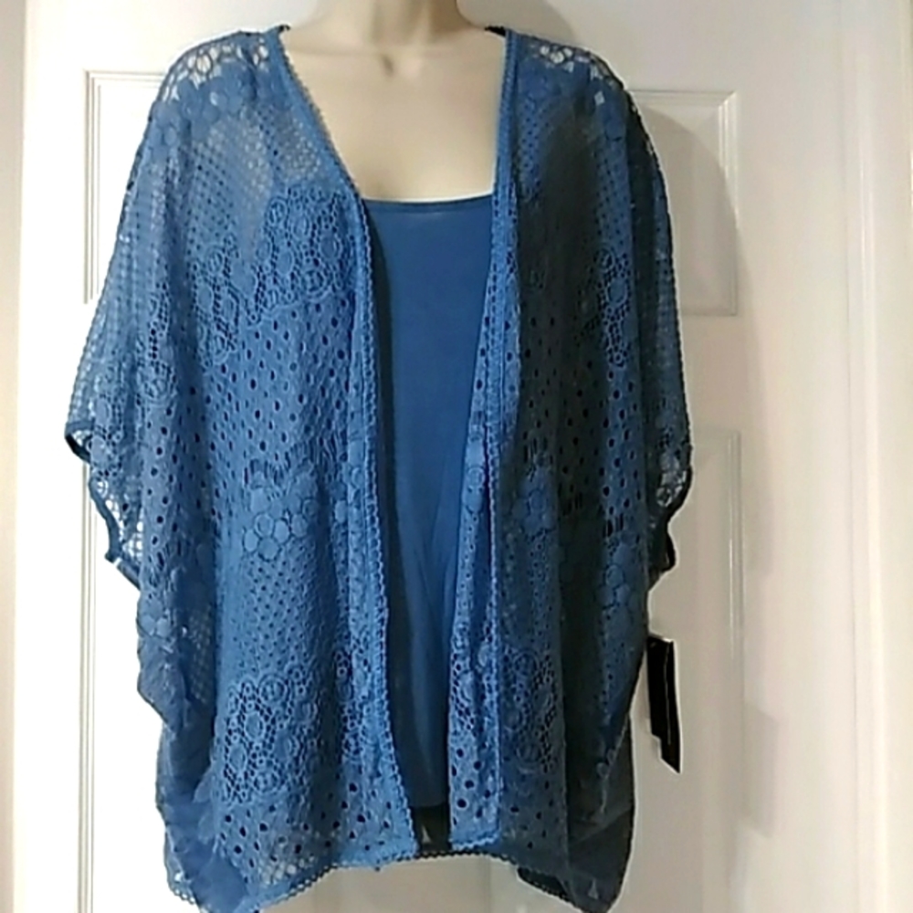 NWT Ali Miles Cami & shrug set. Size small blue in color. Perfect for spring.